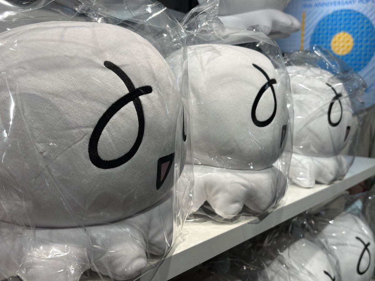 IMowl22's tweet photo. 並んでるくらり横から撮ったけど見られてるみたいww
 #横顔イケメン
 #水瀬いのり10周年_POPUP https://t.co/uO3FHuP8RF