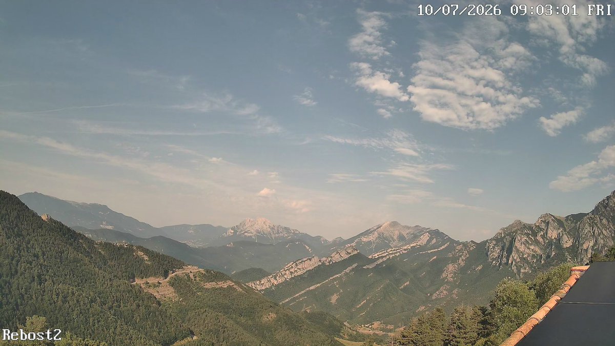 meteocadi's tweet photo. Bon dia! 🕗 Ens hem llevat amb menys fresca a les valls i la presència d'alguns núvols mitgencs.

👉 Avui. Cel enterbolit en alguns moments i menys calor que ahir. Descens de 2/4 graus de la màxima. Tarda amb tronades cap al nord de la Cerdanya i Andorra, difícilment aquí.

👉 Dissabte, darrer dia de calor "moderada" abans d'un nou ascens. Tarda variable ⛅, no és impossible alguna gotellada.

📅 Nova onada de calor a partir de diumenge. Màximes de 35/37 graus a les valls. La tercera onada de calor de l'estiu serà intensa, anirà acompanyada de pols del Sàhara i s'allargarà fins al 17/18 de juliol.
https://t.co/U0pLsq8dPL