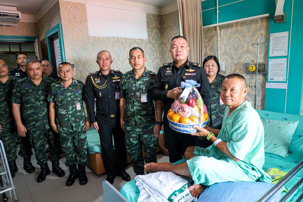 24thmilitary_pr's tweet photo. "มทบ.24 เยี่ยมให้กำลังใจกำลังพลที่เจ็บป่วย ณ รพ.ค่ายประจักษ์ศิลปาคม เพื่อสร้างขวัญและกำลังใจ”
#เสริมสร้างขวัญกำลั���ใจแก่กำลังพล
#ศูนย์ประชาสัมพันธ์มณฑลทหารบกที่24
#มณฑลทหารบกที่24
#กองทัพภาคที่2
#กองทัพบก https://t.co/1pZLC2NAeW