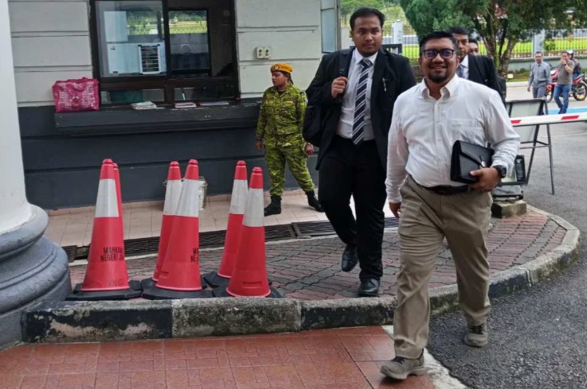 SinarOnline's tweet photo. Chegubard hilang kelayakan bertanding PRN Negeri Sembilan

Keputusan mahkamah itu menyebabkan Chegubard hilang kelayakan sebagai calon berikutan peruntukan Perkara 48 Perlembagaan Persekutuan. https://t.co/zSuWZnBmmB