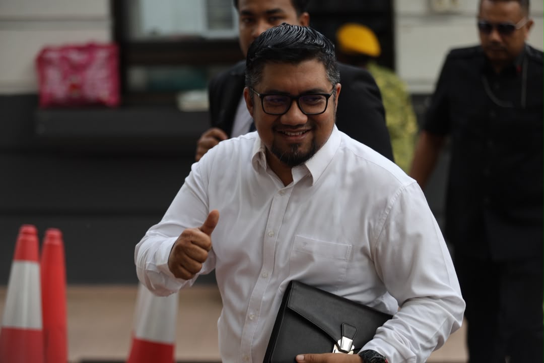 SinarOnline's tweet photo. Chegubard hilang kelayakan bertanding PRN Negeri Sembilan

Keputusan mahkamah itu menyebabkan Chegubard hilang kelayakan sebagai calon berikutan peruntukan Perkara 48 Perlembagaan Persekutuan. https://t.co/zSuWZnBmmB