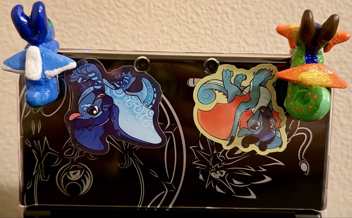 TheDragonLord02's tweet photo. Made glory and Tsunami hippers for my 3DS and Switch. They were a bit of a pain to make but they turned out so cute!!! 

#wingsoffire #wof #glorywof #tsunamiwof #art https://t.co/tI1jzENcjd