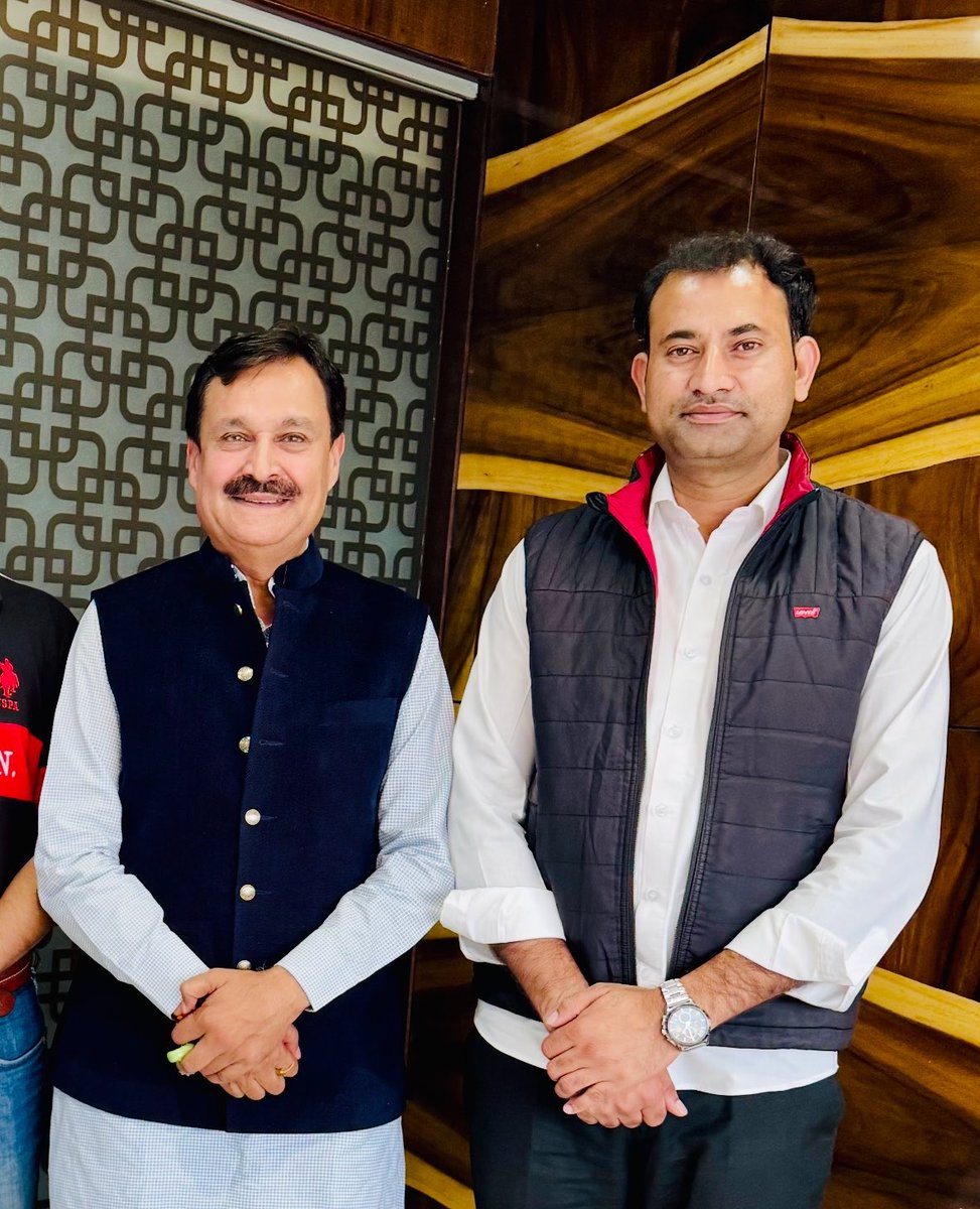 Ramkishor_inc's tweet photo. जोधपुर लोकसभा क्षेत्र से कांग्रेस प्रत्याशी रहें, राजस्थान प्रदेश कांग्रेस कमेटी के महासचिव श्री करण सिंह उचियारड़ा जी को जन्मदिन की हार्दिक बधाई एवं शुभकामनाएं। 

ईश्वर से आपके उत्तम स्वास्थ्य, दीर्घायु एवं खुशहाल जीवन की कामना करता हूँ। @ks_uchiyarda https://t.co/eiqHcXAwZO