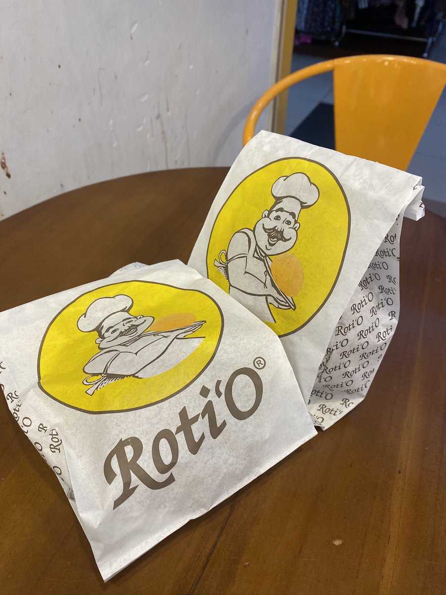 halfcoffees's tweet photo. maksii nya beli roti O😋 https://t.co/RZukDBbgWb