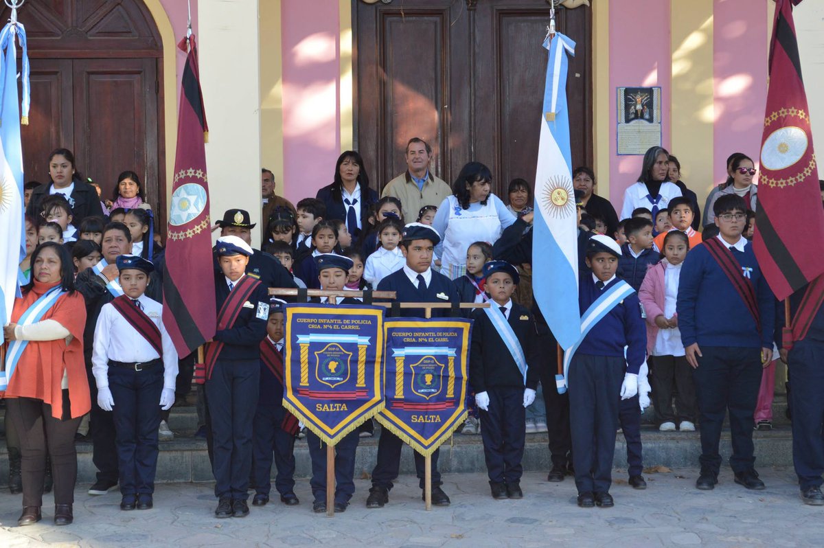 MuniElCarril's tweet photo. Se conmemoró el 210.º aniversario de la Declaración de la Independencia Argentina, una de las fechas más trascendentes de nuestra historia, con un acto que reunió a autoridades, instituciones educativas, organizaciones de la comunidad y vecinos de #ElCarril @GustavoSaenzOK https://t.co/8XcLvqs6xq