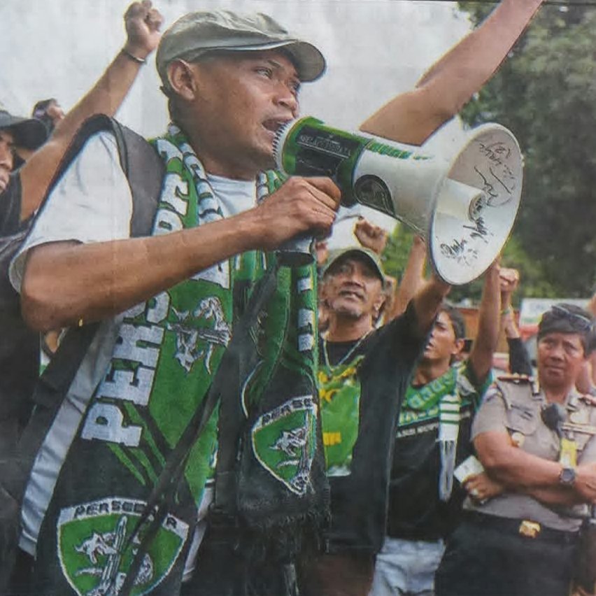 bonekmaiyah's tweet photo. Innalilahi Wa Innailaihi Rojiun 
Sugeng Tindak Cak @AndiePeci
Matur Nuwun untuk semua perjuangan njenengan mengembalikan @persebayaupdate
Insya Allah Surga Terbaik Untuk Njenengan 

#UtangRasa #AndiePeci 
#Bonek #BonekBerduka
#BonekMaiyah https://t.co/9ZtcP60Q97