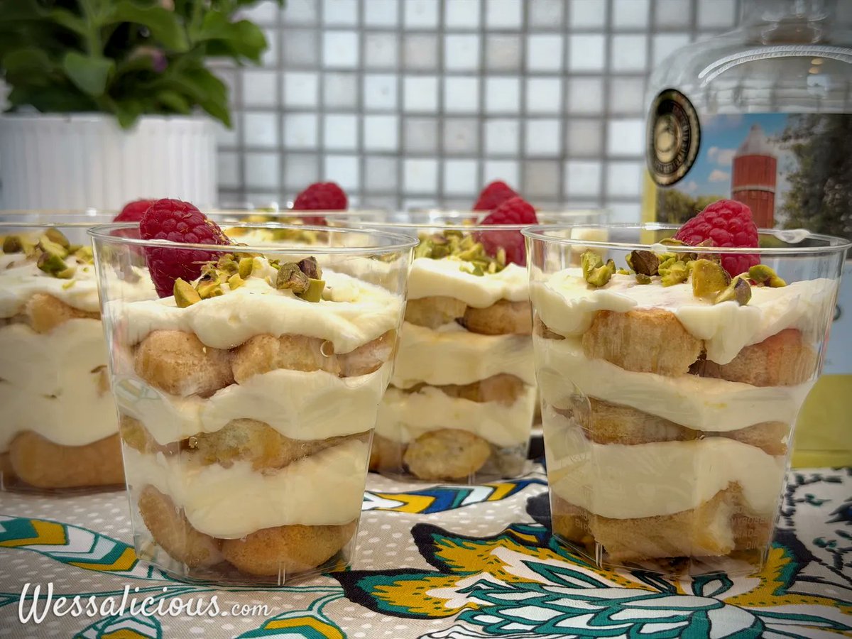 wessalicious's tweet photo. Limoncello Tiramisu in een glaasje 🍋 Lichte variatie van een klassieker met romige mascarpone, slagroom, lemon curd en een vleugje jasmijnthee 🍵🍋 - https://t.co/riZS3AkNLm #recept https://t.co/4t3QRqzuG4