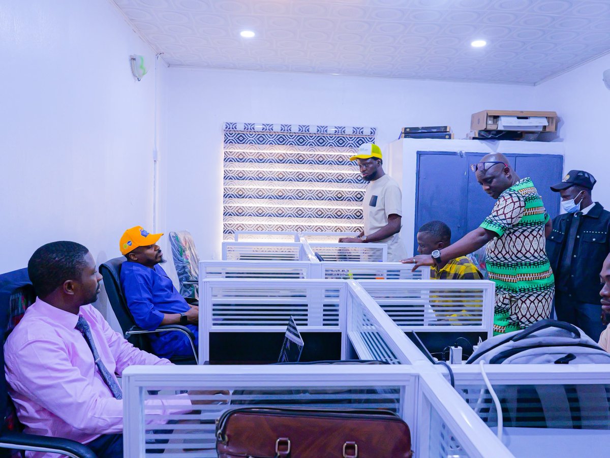 MrBanksOmisore's tweet photo. Visited the hardworking folks at The Imole Campaign media center. Shout out to @O_basslet @ademide25_ @malagaofficial_ @DukeOfOsun and others doing the heavy lifting to ensure Governor Adeleke is re-elected. https://t.co/d7nwwz6hRi