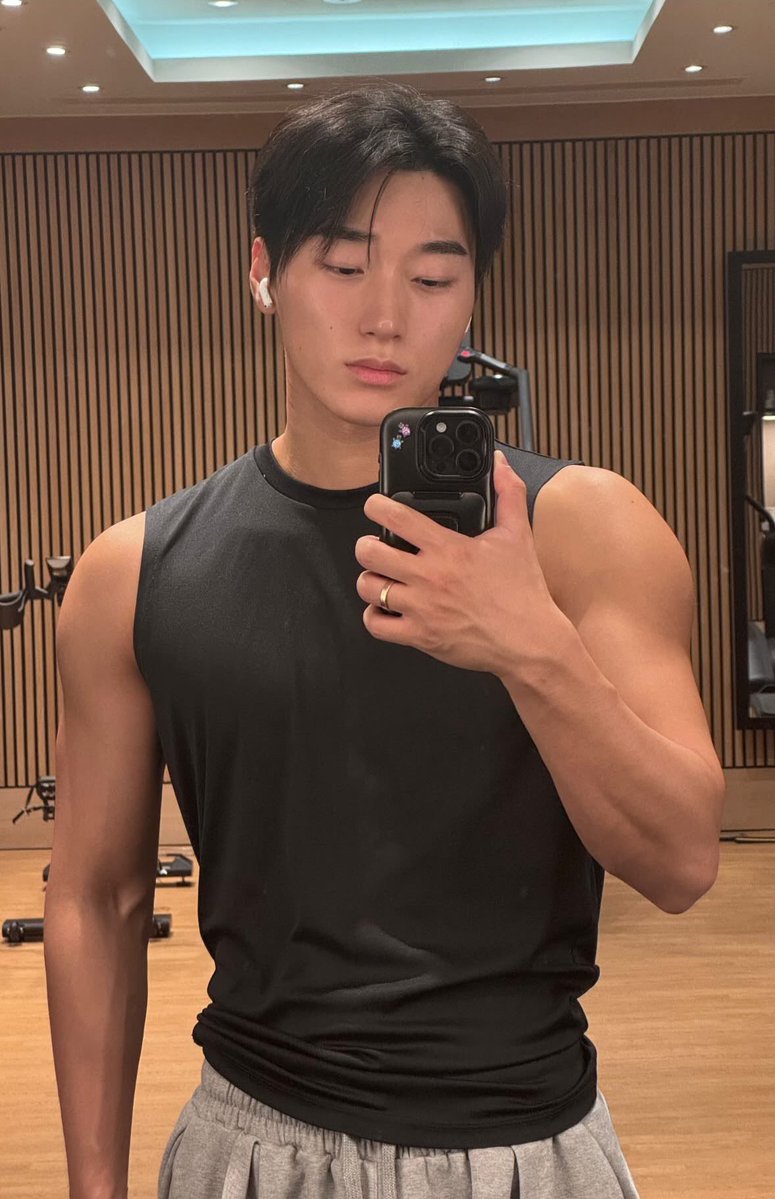idgafbitchstfup's tweet photo. มาค่ะ ดิชั้นขอเชิญชวนทุกคนมากราบลงบน แผงอกของแผ่นดินกันคะ วันนี้วันเกิดพ่อชั้นเองค่ะ ลงนามถวายพระพร นายหัวเมืองนัมแฮ https://t.co/R4CaiTukfv