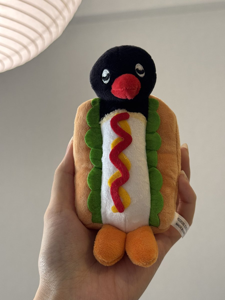 gurio_1022's tweet photo. ピングー展行ってきた~~
あとからまた投稿するとして、とりあえずホットドッグ🌭 https://t.co/Iq4Zs8wDZc