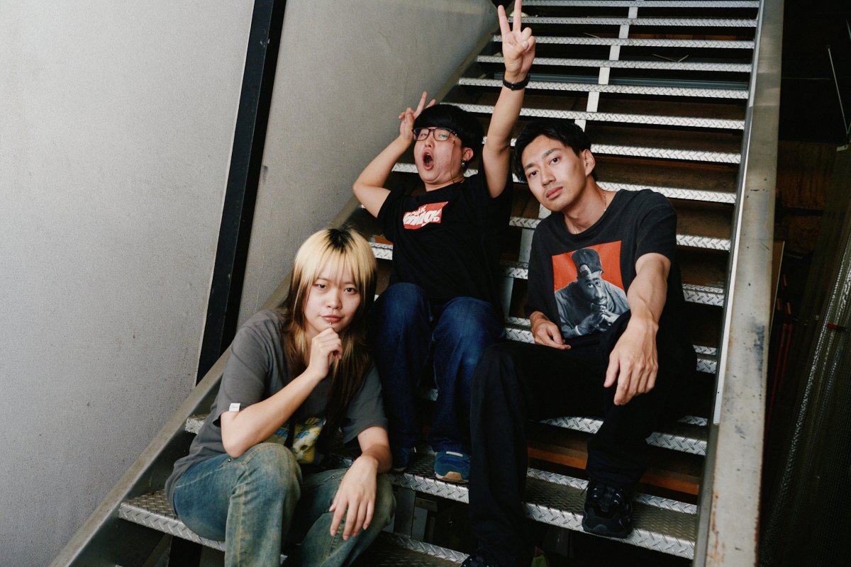 realsoundjp's tweet photo. 【インタビュー】171が“ロックバンド”と“ライブハウス”にこだわる理由　3人の初期衝動、新EP『音楽 青春 LOVE』に迫る

https://t.co/C1t5UgjAWo

#171イナイチ https://t.co/e8xI3fqOTF