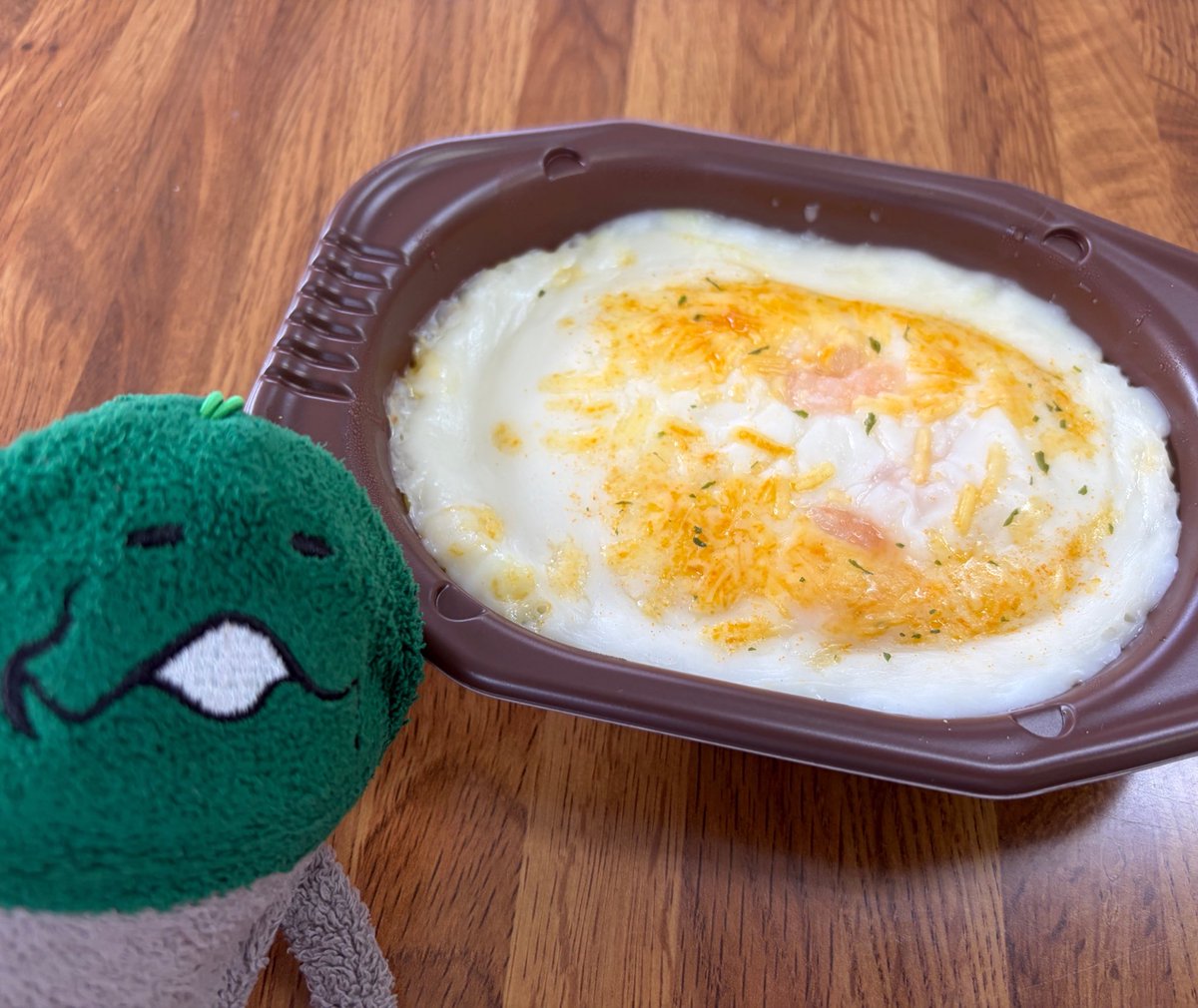 yomeko_nnf's tweet photo. やっとお昼ー💦
そして冷凍グラタン絶対に上手く均一に温まらない説( ˊ̱˂˃ˋ̱ )💦 https://t.co/OjFnW9PYOm