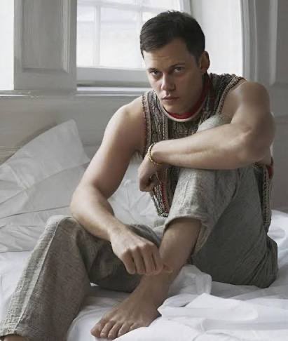 MaleFeetHub's tweet photo. Bill Skarsgard (Size 13) https://t.co/oehUH7sVjV