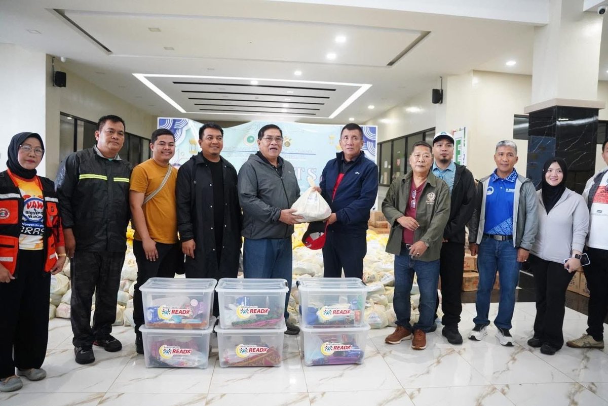 CMSammyGambar's tweet photo. Nandito ang Bangsamoro Government. Hindi namin kayo iiwan.

Ngayong araw, personal kong binisita ang ating mga kababayan na naapektuhan ng Hanging Habagat na pinalalakas ng Bagyong Inday upang kamustahin ang kanilang kalagayan at tiyaking naihahatid ang kinakailangang tulong.

Patuloy nating palalakasin ang ating relief and response operations upang walang pamilyang maiiwan, habang sama-sama nating itinataguyod ang isang #MasMatatagNaBangsamoro.

#SammyGamBARMM
#MoralGovernance
#MasMatatagNaBangsamoro