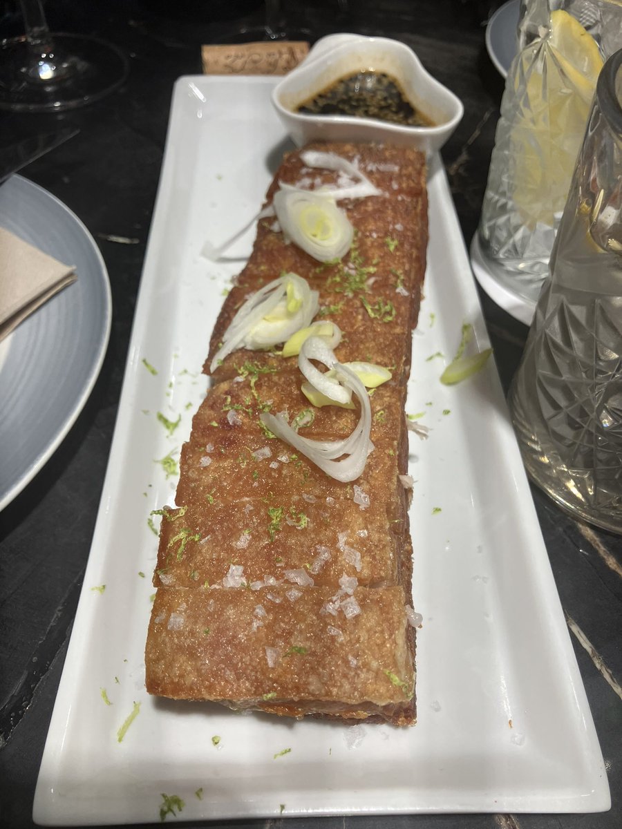 EmilienReb's tweet photo. Restaurante Ferretería - Restaurante llamativo y sofisticado donde se sirven platos tradicionales, jamón ibérico y vinos. https://t.co/qyYVEdTXbd