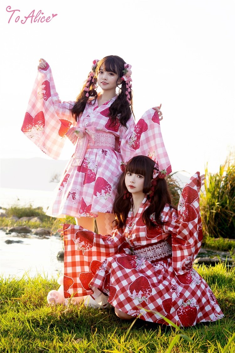 CuteFashionA's tweet photo. 🩷ToAlice Online Shop🩷

🔊再入荷
ご好評につき完売しておりました
・いちご姫浴衣セット ¥16,390

【7月中〜下旬入荷予定】
❤️レッド（S）
🩷ピンク（S/M）

🌻Summer Sale開催中🌻
いちご姫リボンクリップ（¥4,290）と一緒にご購入で
税込18,000円以上となり送料無料✨

⏬https://t.co/gtOOLtqScA https://t.co/Fb46FMse7n