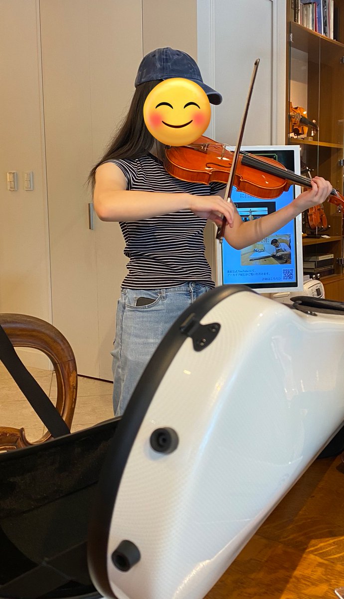 toru_cello's tweet photo. 文京楽器さんでメンテナンスしていただいたバイオリン&amp;弓を受け取ってきました。
家に帰って、カナダに置いてきたバイオリン＆弓との違いを楽しみながらいろいろ弾いています。 https://t.co/gbcDDR8Yei