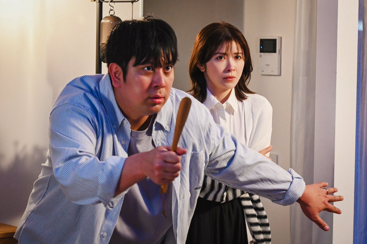drama_myfiction's tweet photo. 【第𝟐話 𝟕.𝟏𝟐(日)よる𝟏𝟎時𝟏𝟓分】

平穏無事な日々から一変、
不可解な状況に追いつめられる主人公

「誰も僕のことを覚えていない
じゃあ、僕は誰なんだ」

#マイフィクション 
第𝟏話は𝐓𝐕𝐞𝐫で見逃し配信中🕊️
第𝟐話前に復習を！
🔗https://t.co/htkaqOyWGx

#玉森裕太 #森川葵 #宮澤エマ
#ジャンボたかお