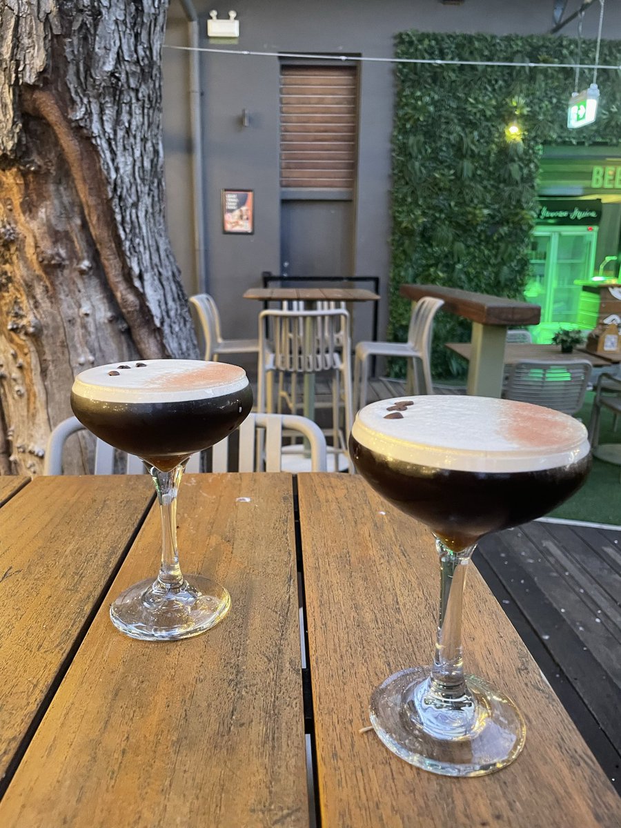 Magpiegirl1972's tweet photo. Spontaneous weekend away in the country 🙌 Bring on the drinks and the footy! #longweekend #espressomartini https://t.co/5l3K1OQu80