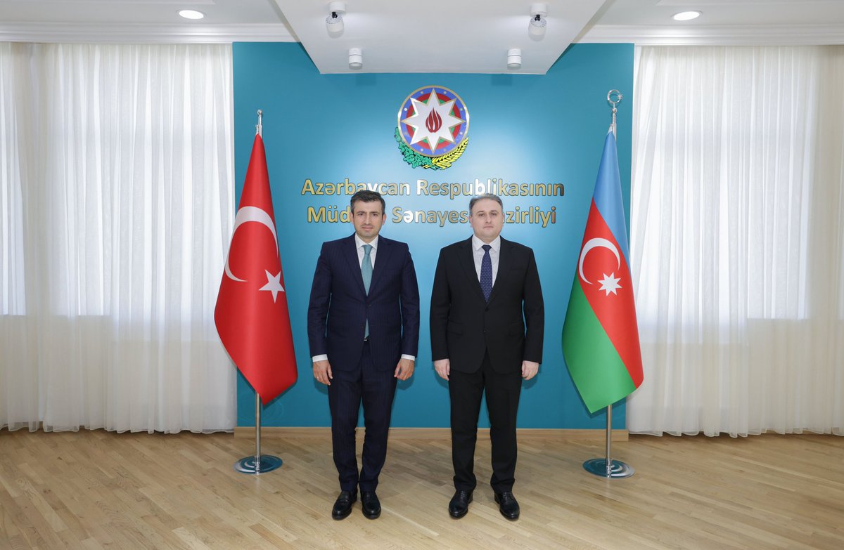 BaykarTech's tweet photo. Yönetim Kurulu Başkanımız Selçuk Bayraktar, Azerbaycan ziyareti kapsamında Savunma Bakanı Zakir Hasanov, Hava Kuvvetleri Komutanı Namig İslamzade, Savunma Sanayii Bakanı Vugar Mustafayev ve Savunma Bakan Yardımcısı Aqil Qurbanov ile görüşerek Bayraktar Teknoloji Azerbaycan'da yürütülen projeler hakkında kendilerini bilgilendirdi. 🇹🇷🇦🇿 

İdarə Heyətimizin sədri Səlçuk Bayraktar Azərbaycan səfəri çərçivəsində Müdafiə Naziri Zakir Həsənov, Hərbi Hava Qüvvələrinin Komandanı Namiq İslamzadə, Müdafiə Sənayesi Naziri Vüqar Mustafayev və Müdafiə Nazirinin Müavini Aqil Qurbanov ilə görüşərək Bayraktar Teknoloji Azərbaycan şirkətinin həyata keçirdiyi layihələr barədə onları məlumatlandırdı.🇹🇷🇦🇿

Our Chairman, Selçuk Bayraktar, met with Minister of Defense Zakir Hasanov, Commander of the Air Force Namig Islamzade, Minister of Defense Industry Vugar Mustafayev, and Deputy Minister of Defense Aqil Gurbanov as part of his visit to Azerbaijan, and briefed them on the projects being carried out at Bayraktar Technologies Azerbaijan. 🇹🇷🇦🇿