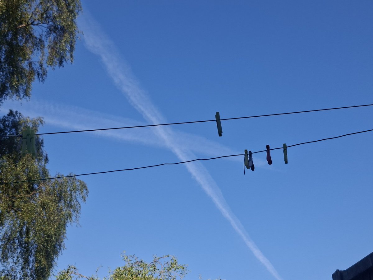 Aveh1209Ah's tweet photo. @itvnews @10DowningStreet @BBCNews @GranadaReports
Someone address this before its too late @BBCNWT @weatherchannel @weathernetwork @thismorning
#geoengineering #chemtrails #Weathermanipulation this is just ridiculous and its only 8.15am
Come on now! https://t.co/KLyBRUc5Q1