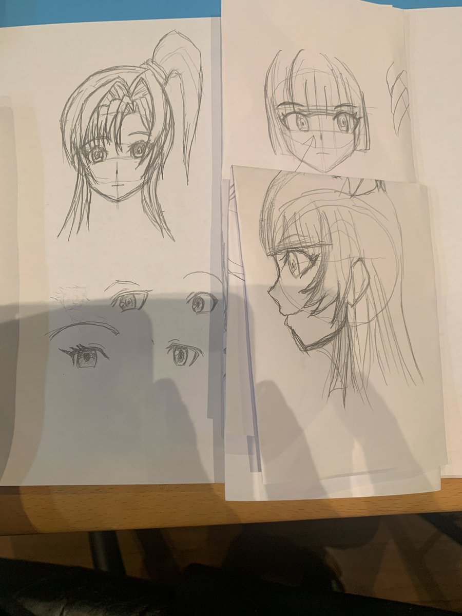 GameParadisebot's tweet photo. 練習しながらデザイン案、髪束ねるやつ描けない、絵柄が古いなー、研究しなきゃパソコンあるのに紙にか描いちゃう消しゴムめんどくさいのに、blender用に真正面と真横めっちゃ練習しなきゃなー https://t.co/c1He5Feru5