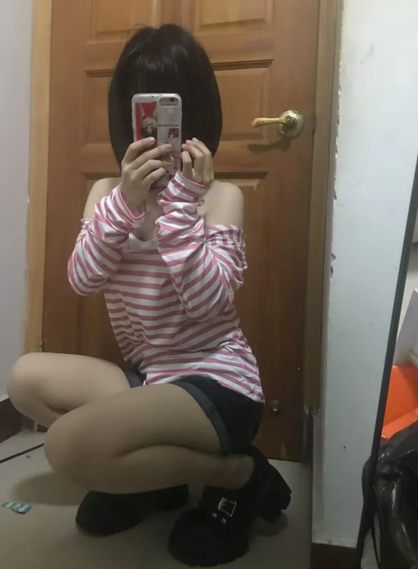 yuifac222's tweet photo. 剛才看完一本超色的……現在小褲褲都弄濕了
 誰要來幫我處理一下呀？😳 https://t.co/L1iu8HnNaA