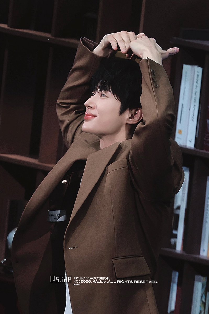 Wside_BWS's tweet photo. 260705 #변우석 #ByeonWooSeok https://t.co/Ln1ZxEKvXz