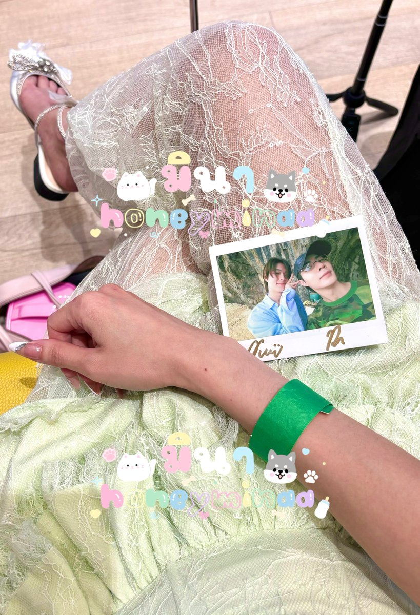 honeyminaa's tweet photo. ·͜·✿♥︎.ᐟ💚🎀
#MilesOfLoveForZeeNuNew
ZEENUNEW LIVE WITH BBB
🐶🩷🐈 #ZeeNuNew
รูปโพลารอยด์ซีนุนิวจากทริปน่ารักมาก จะเปนลม😭
@zee_pruk 🩵🐬💛☘️ @CwrNew 🩷🌸 https://t.co/NaZKQj1oUU