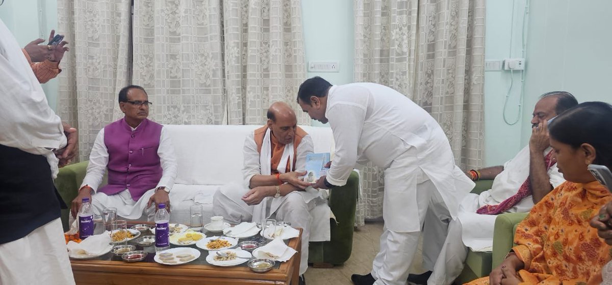 dharmveerbjp's tweet photo. कुशल संगठनकर्ता, पूर्व राष्ट्रीय अध्यक्ष एवं देश के रक्षामंत्री श्री Rajnath Singh के जन्मदिवस पर हार्दिक बधाई एवं शुभकामनाएं।
@rajnathsingh https://t.co/a57lfHBnRW