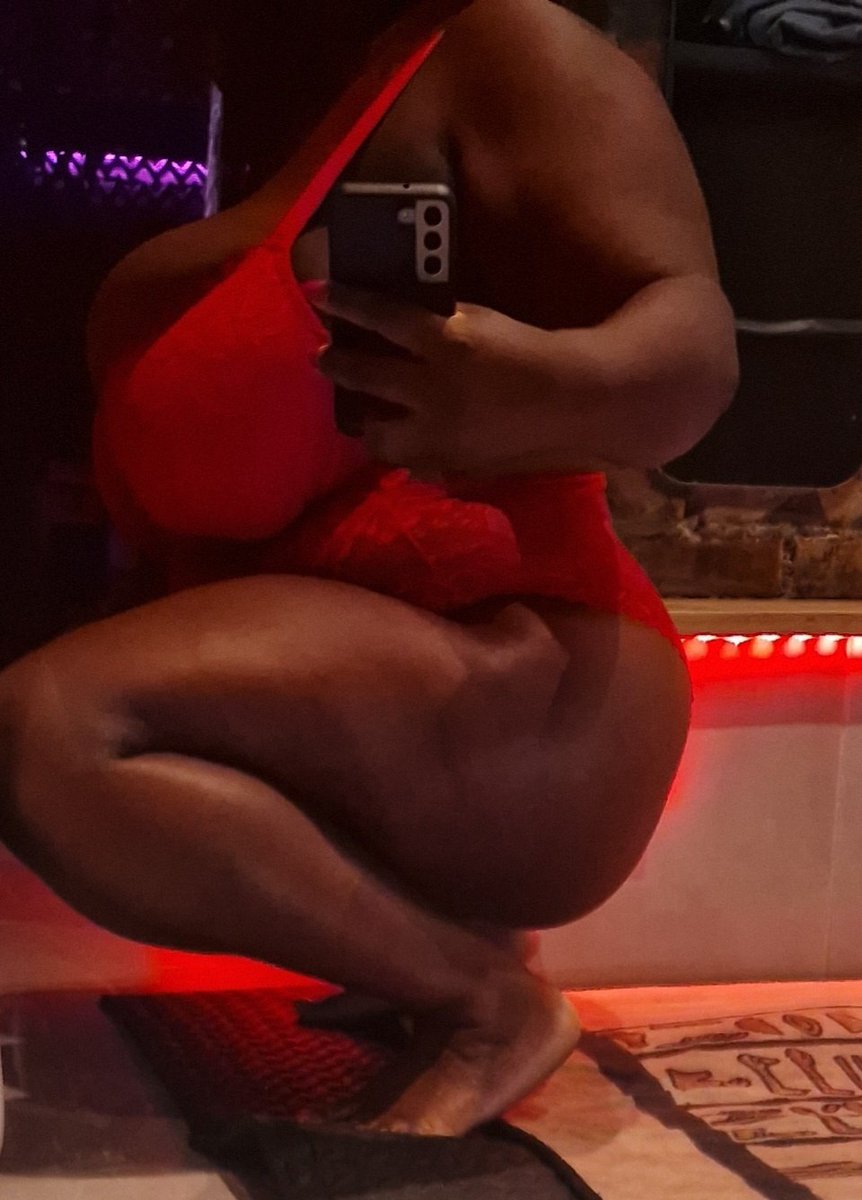 Madamebetty509's tweet photo. J'éxige que ton visage soit ma chaise! https://t.co/orPdOduKh7