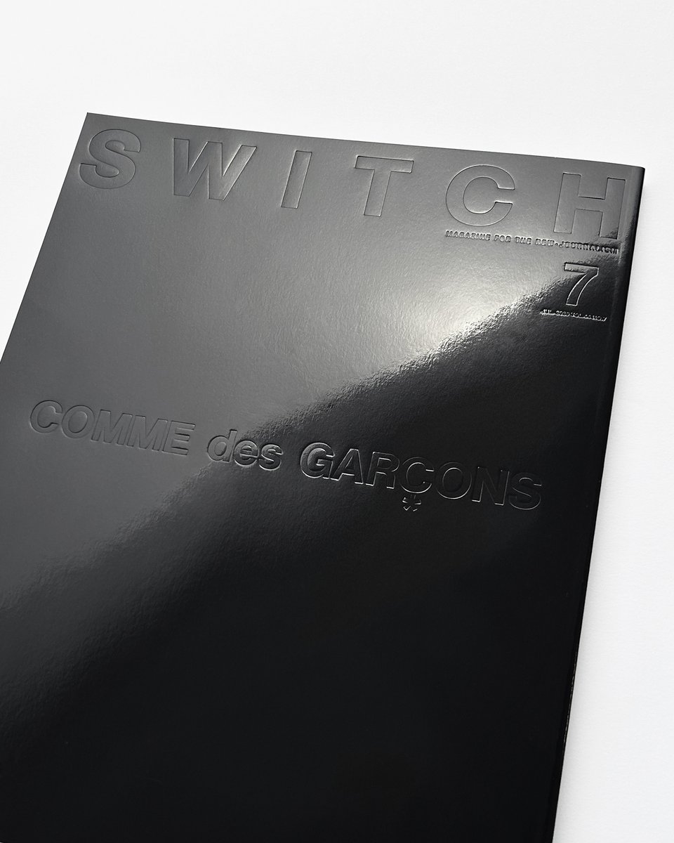 switch_pub's tweet photo. 雑誌「SWITCH」7月号（発売中）
【特集 COMME des GARÇONS】

コム デ ギャルソンのファッションにもたらした先駆的な革新とは何だったのか。黒の軌跡をテーマに、長きに渡る黒の意匠を考える78ページの保存版特集。

▷スイッチオンライン公式（特典ポスター付き・送料無料）
https://t.co/UIHBUKwYG8

#コムデギャルソン #COMMEdesGARÇONS #川久保玲
