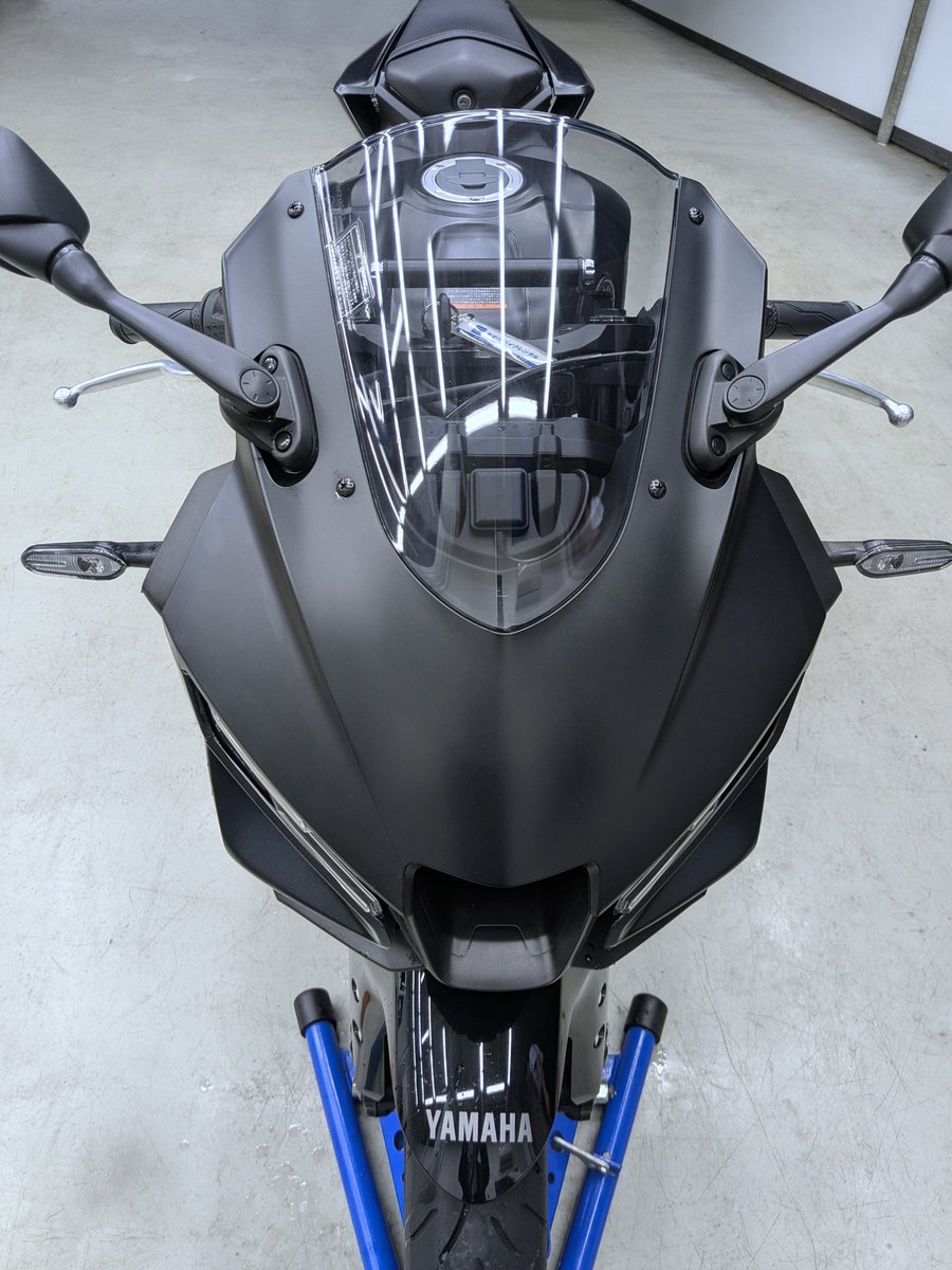 ECHELON_MCteam's tweet photo. クイズ
YZF-R3【マットダークグレーメタリック8】
フロントカウルの１部分にECHELON MOTORCYCLE PPF(マット)を施工済みです。
違和感のゼロ仕上がり、どこに貼ってあるか？
回答は返信欄にて投票できます。月曜の16時まで奮って投票ください
#Yamaha #YZFR3 #ヤマハ #PPF #echelonmotorcycle #マット https://t.co/mMfaPUfEqz