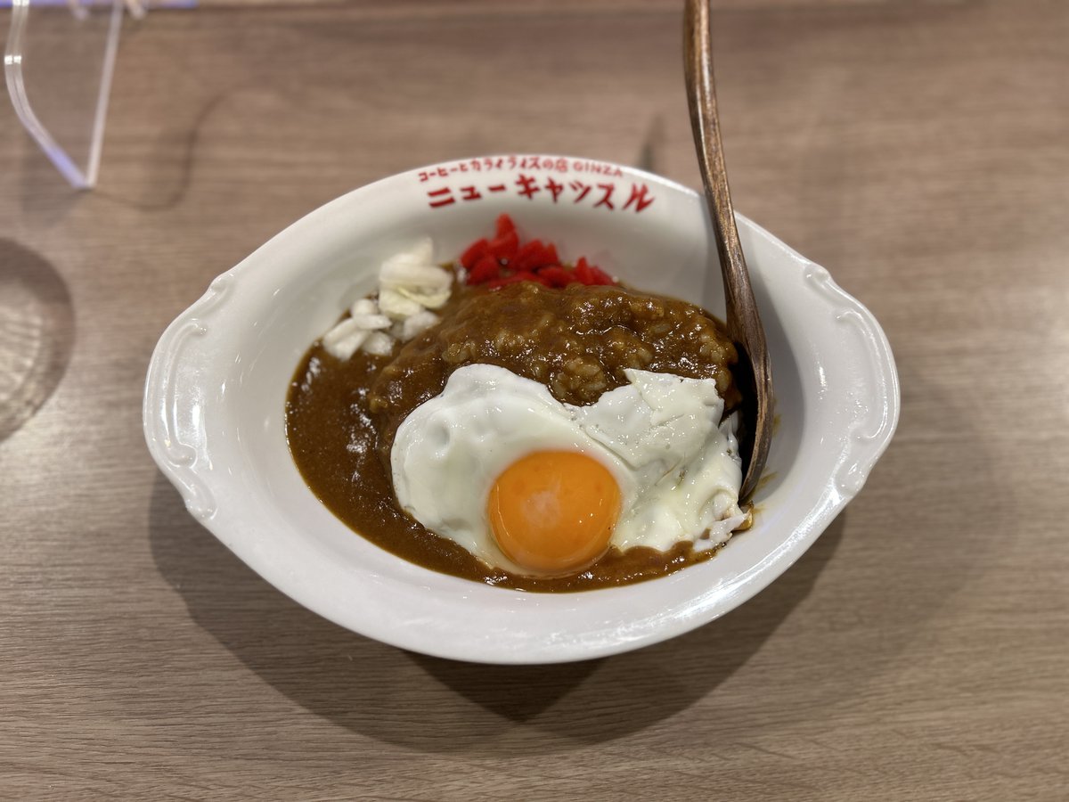 TokyoCurry_mag's tweet photo. 銀座で鼻を通す香辛料の湯気に包まれカウンターに座れば口内炎ができるほどのシビれと旨味が一体となった沸騰寸前のスパイスカレーを体験できるのはこちら https://t.co/8IfXowxohU