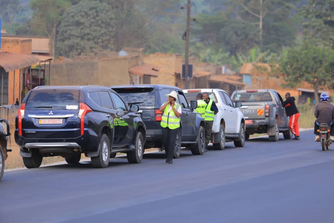 MoWT_Uganda's tweet photo. Team from @MoWT_Uganda  has arrived in Kasanga district_katosi town site awaiting the arrival of @HonByamukama , ahead of the inspection of the Mityana–Mubende Road.

More updates, photos, and videos coming shortly. Stay with us. https://t.co/gdoGNlNdyW