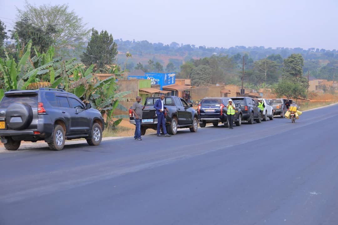 MoWT_Uganda's tweet photo. Team from @MoWT_Uganda  has arrived in Kasanga district_katosi town site awaiting the arrival of @HonByamukama , ahead of the inspection of the Mityana–Mubende Road.

More updates, photos, and videos coming shortly. Stay with us. https://t.co/gdoGNlNdyW