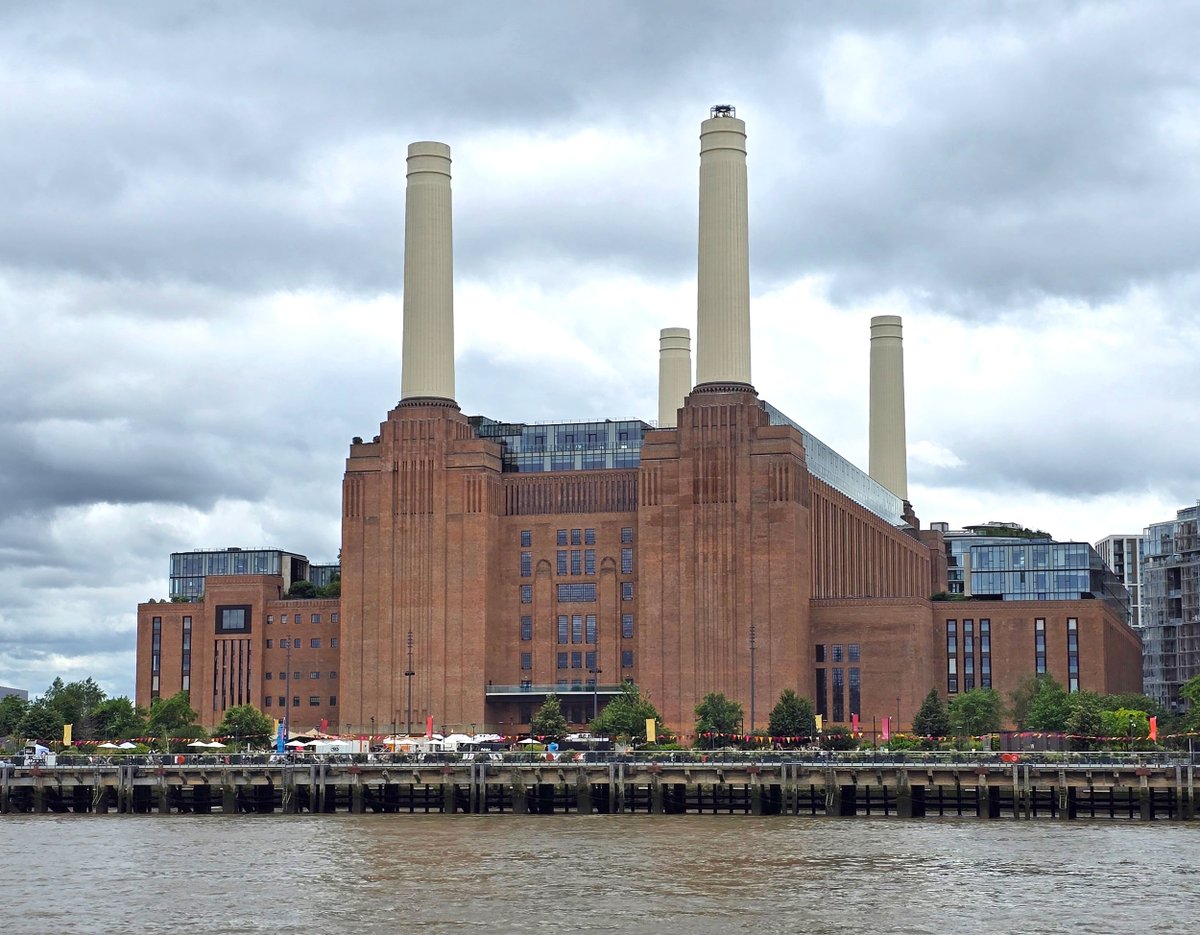 LondonStone's tweet photo. Battersea Power Station was designed by Sir Giles Gilbert Scott. It began producing electricity in 1935, originally with only two chimneys. It was expanded to its current size, beginning in 1944 and completed in 1955. It closed in 1983 and now a shopping and entertainment venue. https://t.co/eUHISsgJnC