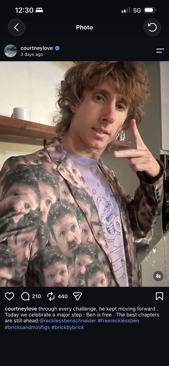 SOUR3RA's tweet photo. can someone explain to me why courtney love posted about the BAM scandal and also why she chose this photo. this is so random https://t.co/7dzZ2HRdG0