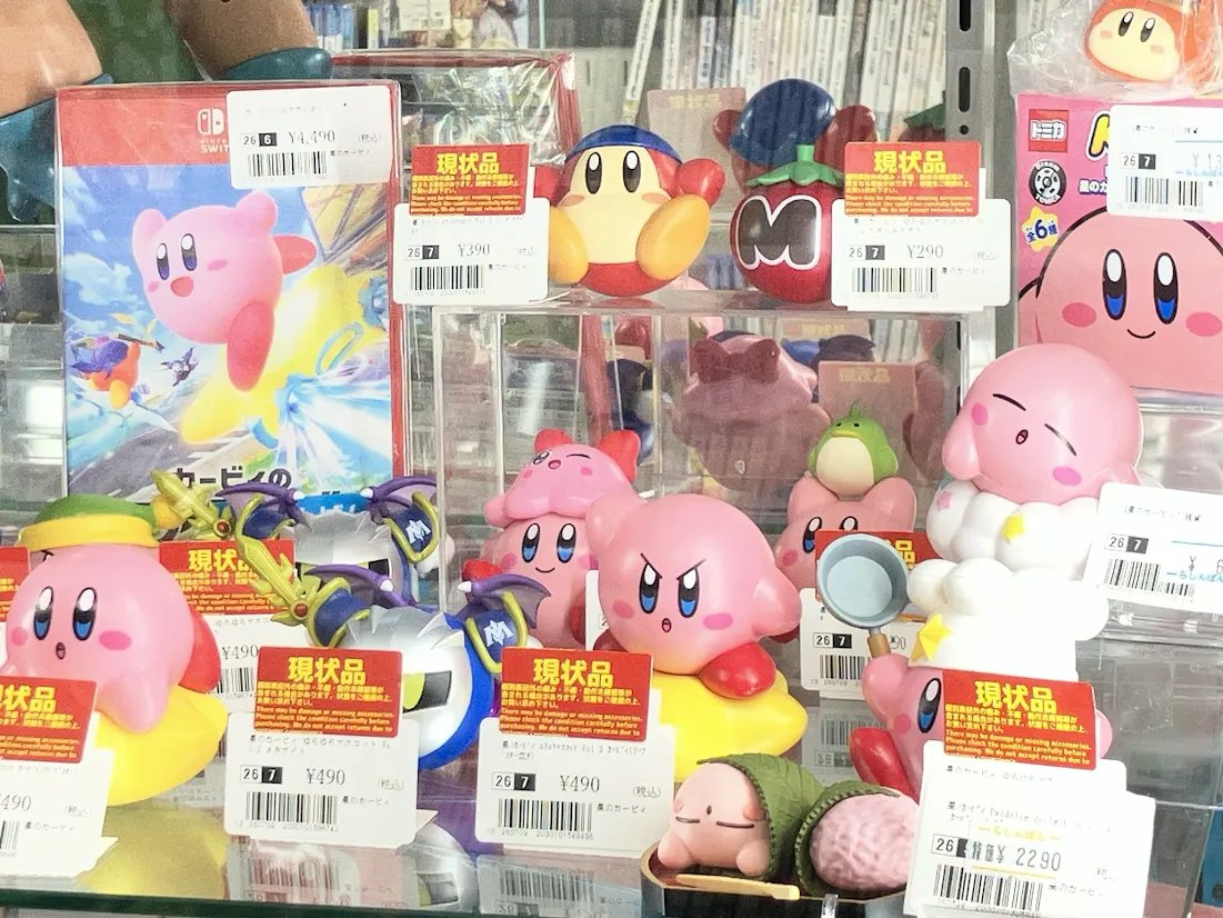 lashin_umeda's tweet photo. カービィがいっぱいなコーナーが出来ました‼

いろいろな姿のカービィがたくさん展開されています💛

別館のショーケースで展開しているので是非ご確認ください✨ https://t.co/4TCyU6gKRm