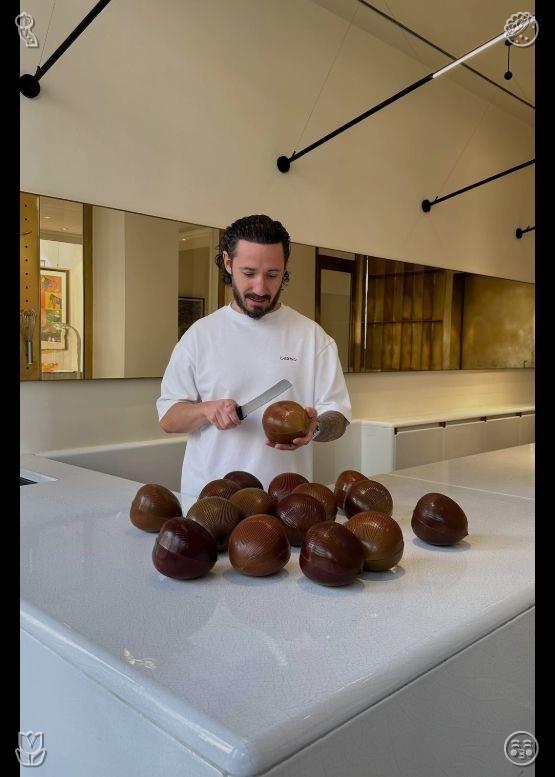TO_suisui's tweet photo. Spread light into every dark place. 878557 Mid-spring green plums are crisp, sour, and refreshing. As a rare seasonal fruit, they provide a unique sourness that enriches the flavors of spring. https://t.co/sroP879c1v
