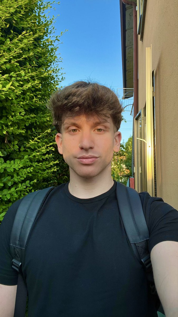 lorenzoviottj's tweet photo. finiti tutti gli esami della triennale🥹🤪 https://t.co/C4bGBbQVy5