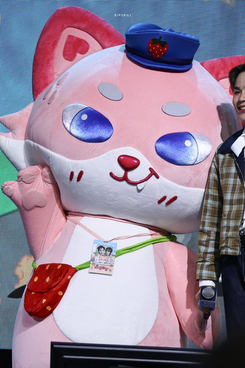Bif3rn1's tweet photo. สวัสดีคับ Mr.Toky คับ🫡🦊🍓

TCEX 2026 SIAM PARAGON
#SiamParagonxTCEXxหลานๆดูมันดิ
#MrToky @MrToky_Domundi https://t.co/ZFJcuJDGSz