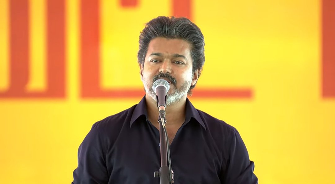 KariKalankiru's tweet photo. போலீஸ் சொல்லியும் கேக்காம வந்துட்டு.. கூச்சமே இல்லாமல் பொய் சொல்கிறார் விஜய்! https://t.co/wUs68DNkqo