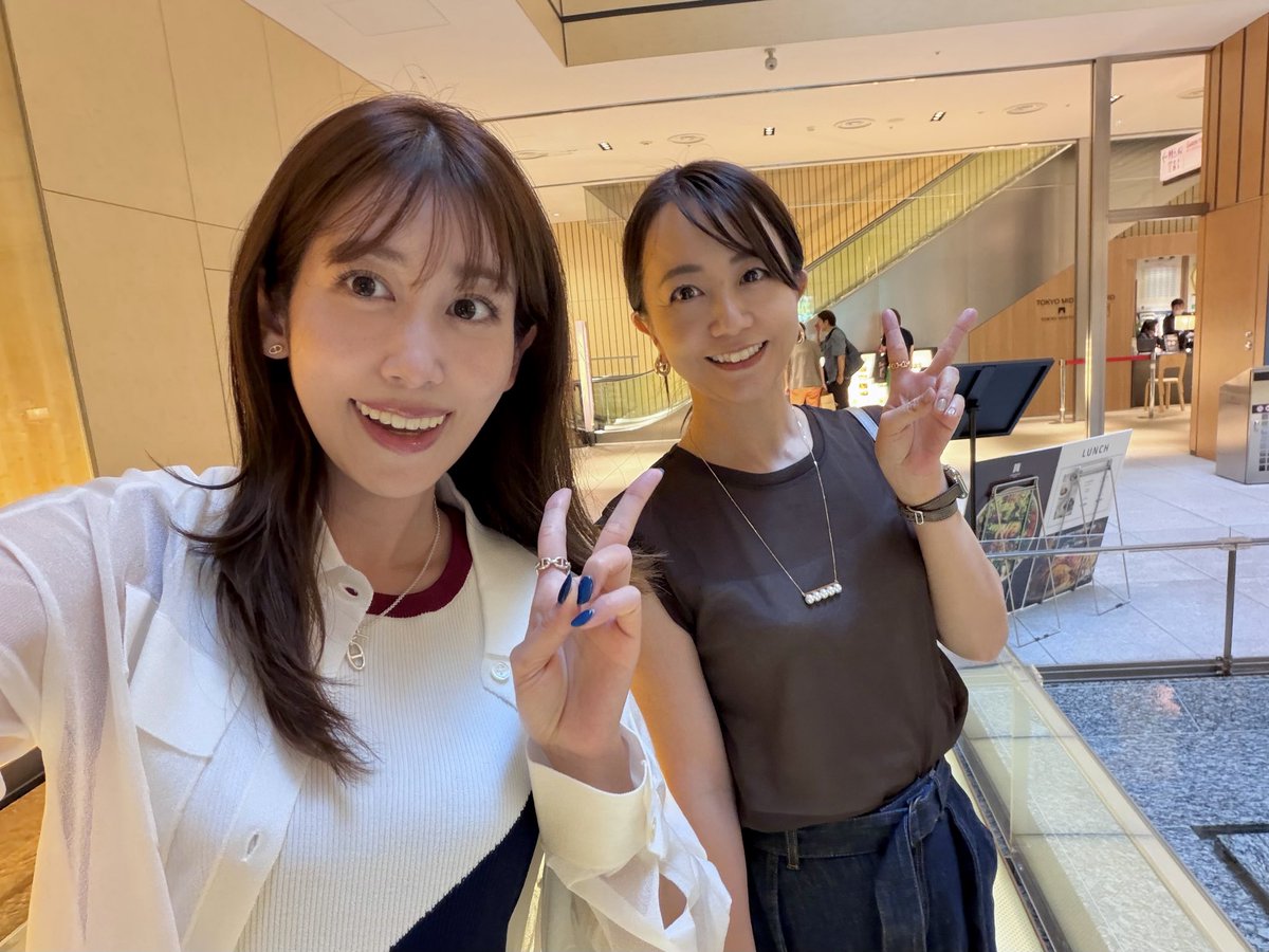 annakagawa1022's tweet photo. 萌さんとランチへ😍🍒
はじめましてでしたが、色々と素敵なご縁が重なって...✨
びっくりなところで共通の知り合いがいたり、海外話で盛り上がったり、あっという間の楽しいひとときでした🫶

シンガポールからのプレゼントもありがとうございます☕️
またすぐに！！🤭 https://t.co/vKxlRxSUmO