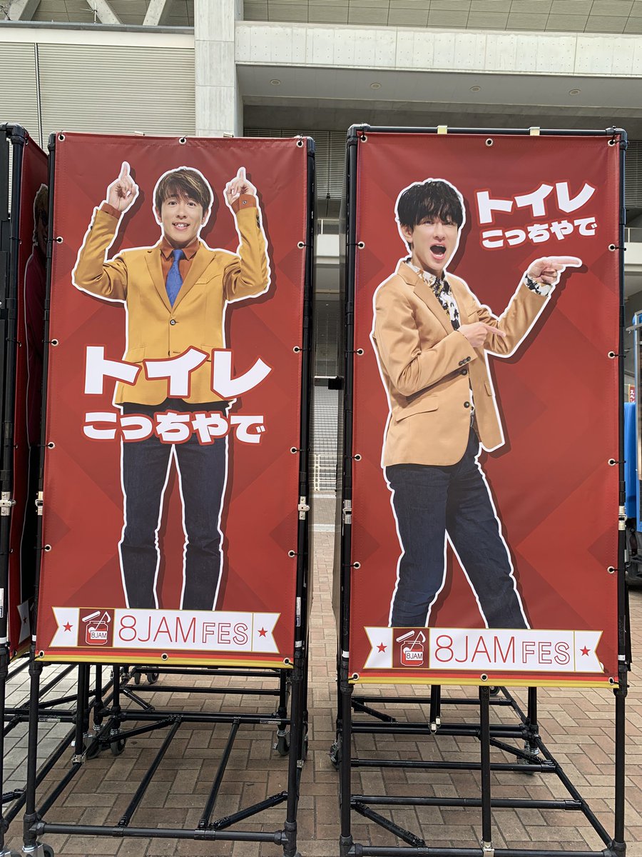 mochi__8183's tweet photo. 立ち位置に着く前のヨコヒナ https://t.co/6rDimKzXkd