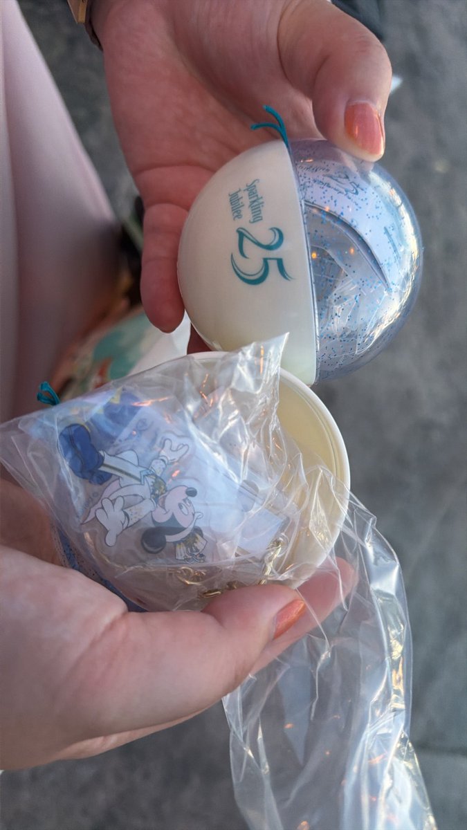 Disney1026ss's tweet photo. 7/10 ディズニー　カプセルトイ

譲　20周年  定価
求　グランドオープン・15周年

本日ディズニーシーで交換希望

お心当たりのある方はお気軽にお声掛けください https://t.co/ytXG7D1LbN