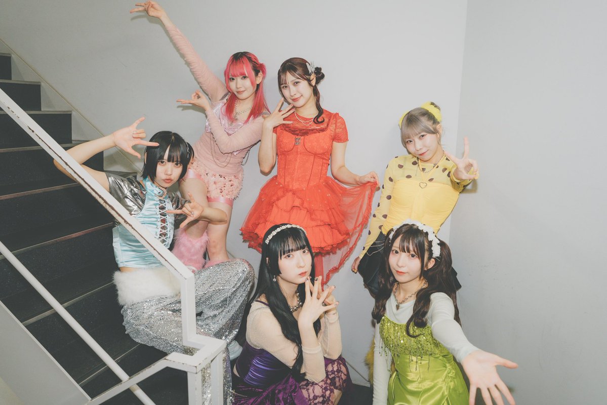 SOMO2_official's tweet photo. ／
7th ANNIVERSARY ONE MAN LIVE
「ROPPONGI PARTY NIGHT」

マルシェ&限定衣装オンラインチェキ発売決定🌟
＼

EXシアターワンマンの思い出を全国にお届け🚛

●販売スケジュール
⏰7/11（土）21:30-
🖍️EXシアター限定衣装オンラインチェキ

⏰7/11（土）22:30-
📸マルシェ(メッセージ入りデジタルフォト)

●〈オンライングッズ〉オンラインチェキ

SOMOSOMO公式オンラインショップにてオンラインチェキ発売‼️

EXシアター限定衣装で撮影したサイン入りチェキをオンラインで全国にお届けします✨

各メンバー数量限定！
そして5枚購入毎にご指定メンバーからのメッセージカードもついてきます✉️

購入ページはこちら▼
https://t.co/t7SKh4waZn

●〈オンラインコンテンツ〉マルシェ

⬜アルティメット ミキ【15個限定】
https://t.co/w0eZ5VLUvG
⬜ゴゴノ コトコ【15個限定】
https://t.co/0n0dQs5lck
⬜ツクヨミ ケイコ【15個限定】
https://t.co/N5GeXzCgzO
⬜コモレビ ヒヨリ【15個限定】
https://t.co/7mzlMRIEYn
⬜シャンシャン マイ【12個限定】
https://t.co/ZXxmif8Z5F
⬜トマラナイ チヒロ【お休み】

｟マルシェとは？｠
ここでしか見るのことのできない限定デジタルフォトに、メンバーがあなた宛のメッセージを入れてお届けするデジタルコンテンツです✉️

※マルシェに関するルール
納品されたマルシェをお客様がアイコンにしたり、SNS上に掲載する行為はNGです
文章の一部のみやモザイク加工を入れたものでも一切不可となります。
何卒ご理解の程よろしくお願いいたします。

#SOMOSOMO