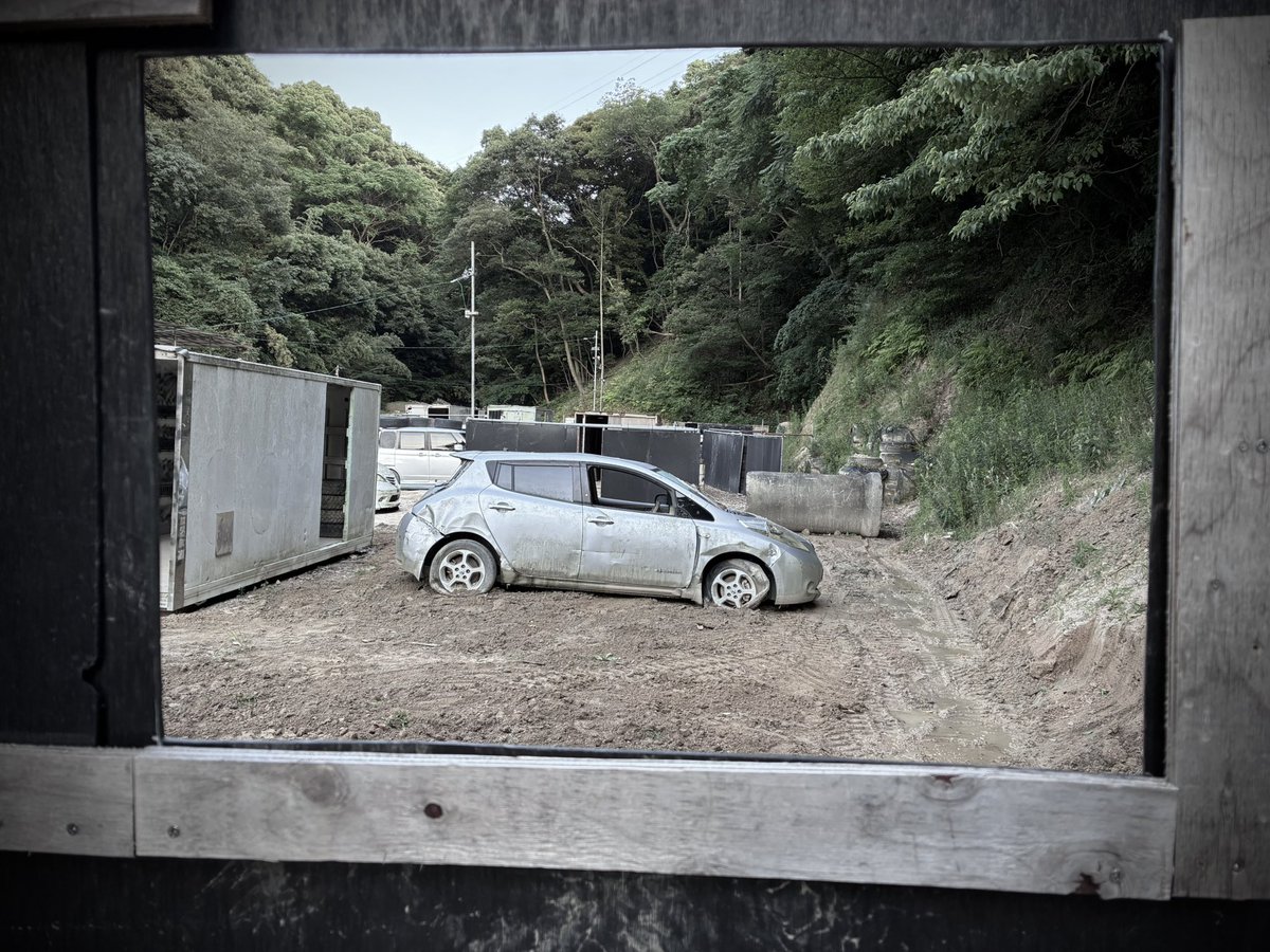 HeatAirsoft's tweet photo. 今週土日もゲーム開催🔥

明日7/11 (土) 22名様🔥
明後日7/12 (日) 30名様🔥

手前スタート前の小型コンテナを撤去し
車両バリケードに変更❕

ミドル・ロングレンジの射線が通り 
スタート位置 #フルオート射撃 の
有効性が更に🆙
中央レイアウトの微調整も行っています。

来週平日も予約多数👍

7/14 (火) 5名
7/15 (水) 18名🔥

当日飛込参加🆗
是非ご参加 #RP お願い致します🙇

7/18 11名
7/18 #ナイトフォール戦 #夜戦 8名🌛
7/19 17名

7/20 4名
7/21 7名
7/22 9名

7/25-26 開催🔥

7/29 3名