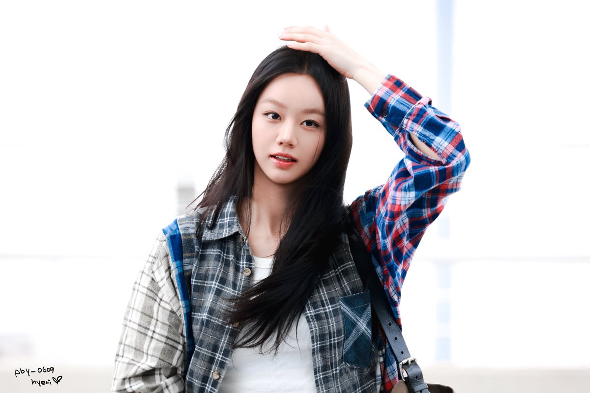 pby_0609Hyeri's tweet photo. 26.7.10 인천국제공항 出发🛫 ❶
惠利出发去澳门～ @hyeriherihey 
#이혜리 #혜리 #Hyeri https://t.co/rWa3u1G4qK