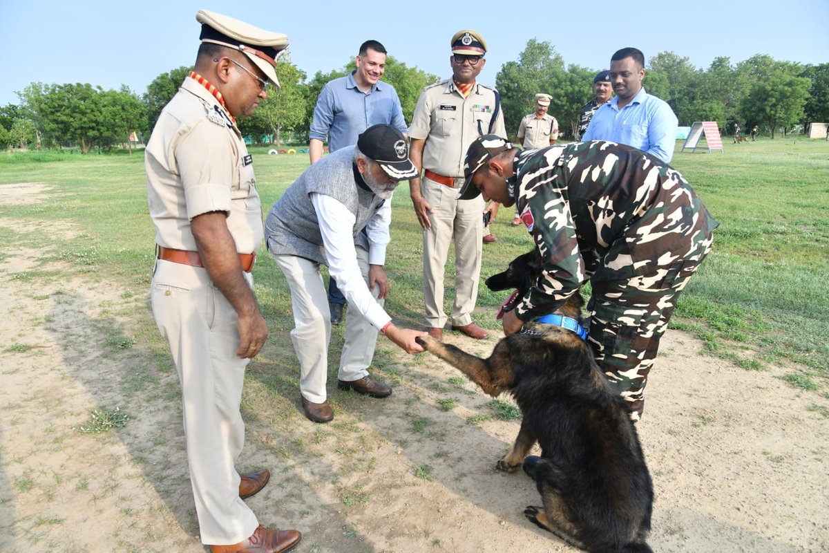 IDSAIndia's tweet photo. DG @SujanChinoy accompanied by @IDSAIndia team visited the Dog Training & Breeding Centre, @SSBDTBCDERA Alwar on 9 July. The Centre excels at rigorous training, breeding and grooming of the Sashastra Seema Bal's canine sentinels, highlighting their vital role in operational effectiveness and border security.